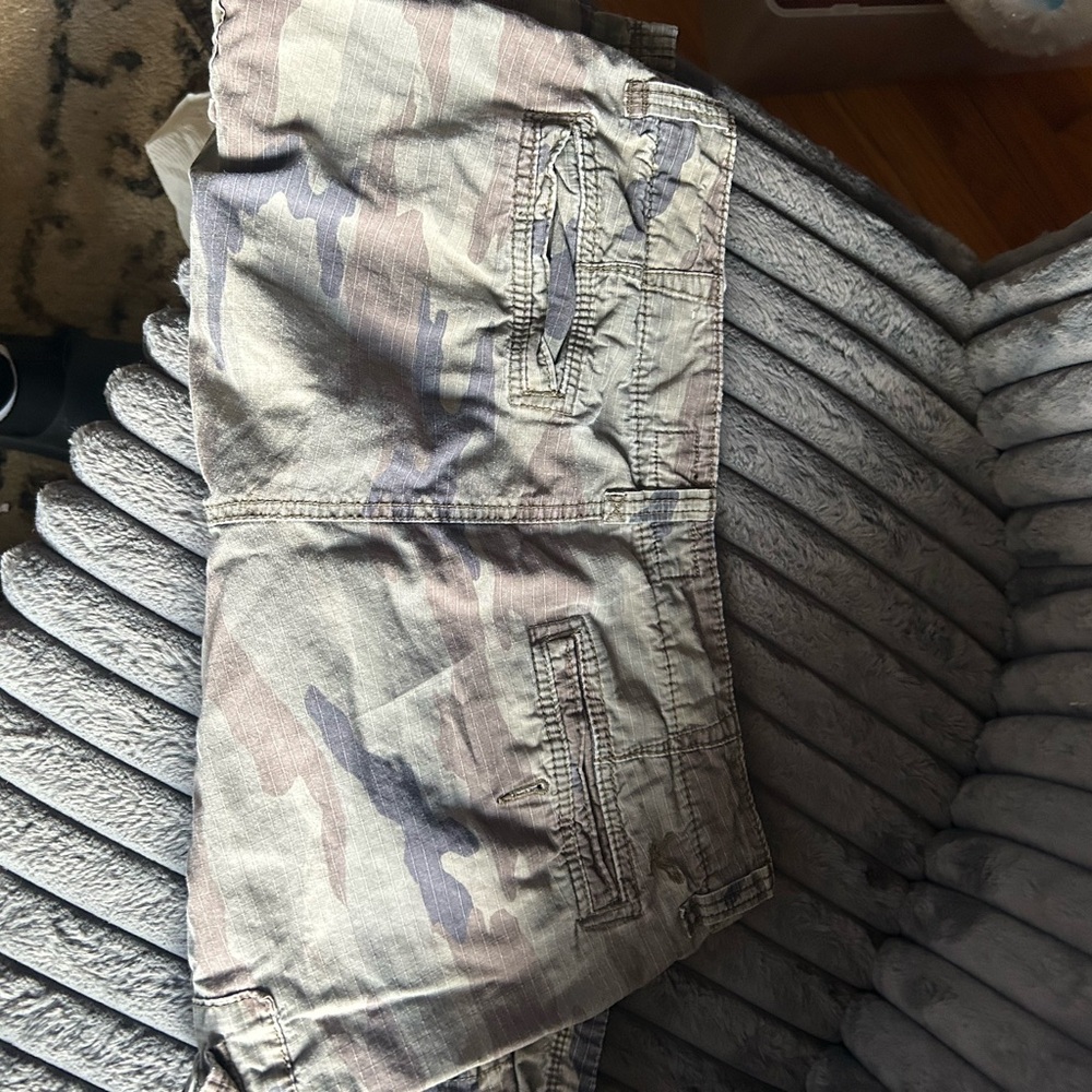 American Eagle Outfitters Green Cargo Shorts - Picture 7 of 7
